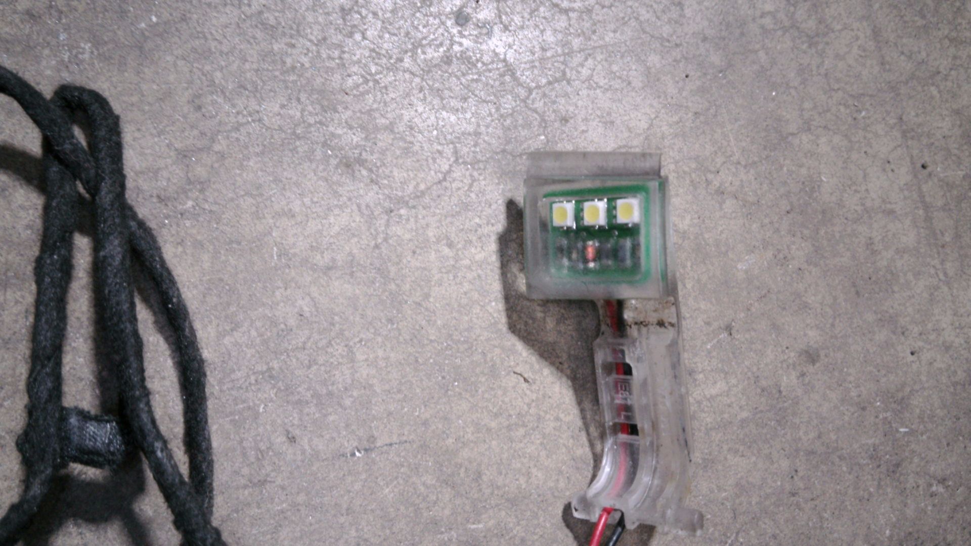 BELEUCHTUNG TÜRINNENGRIFF VORNE LINKS