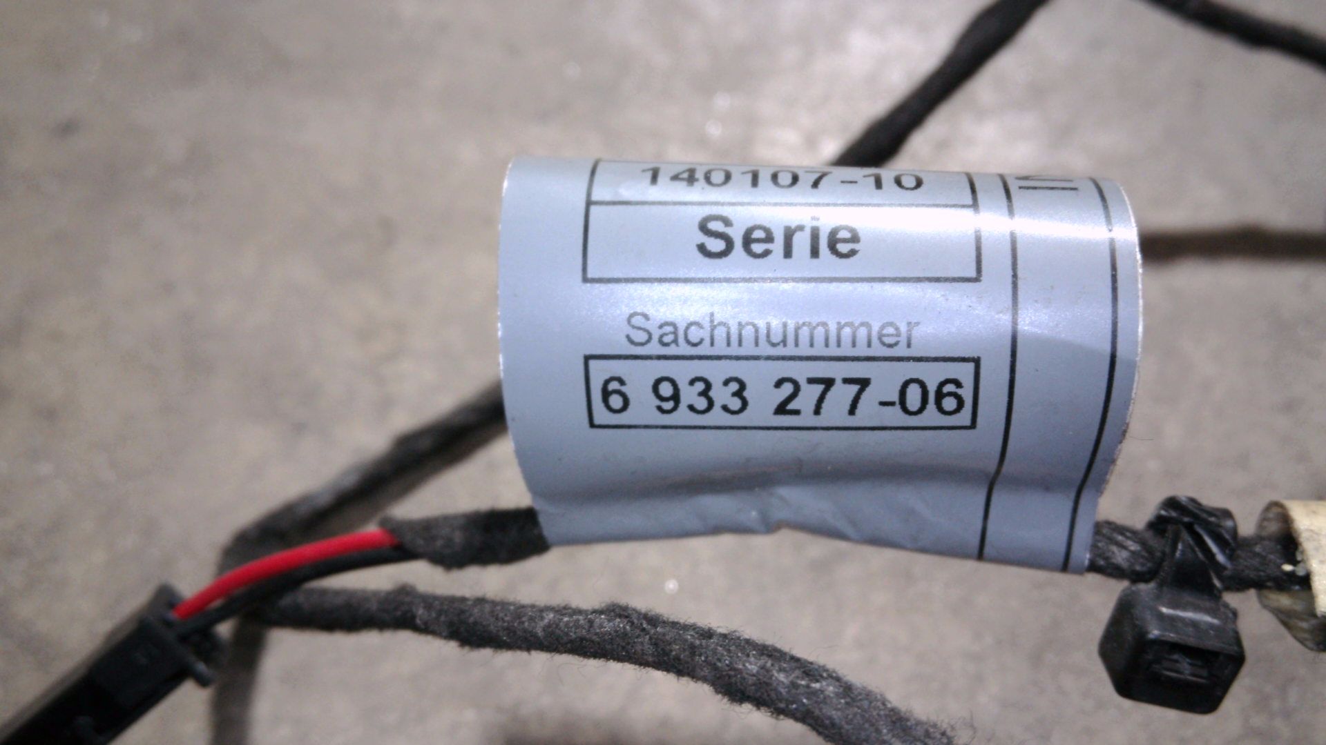 BELEUCHTUNG TÜRINNENGRIFF VORNE LINKS