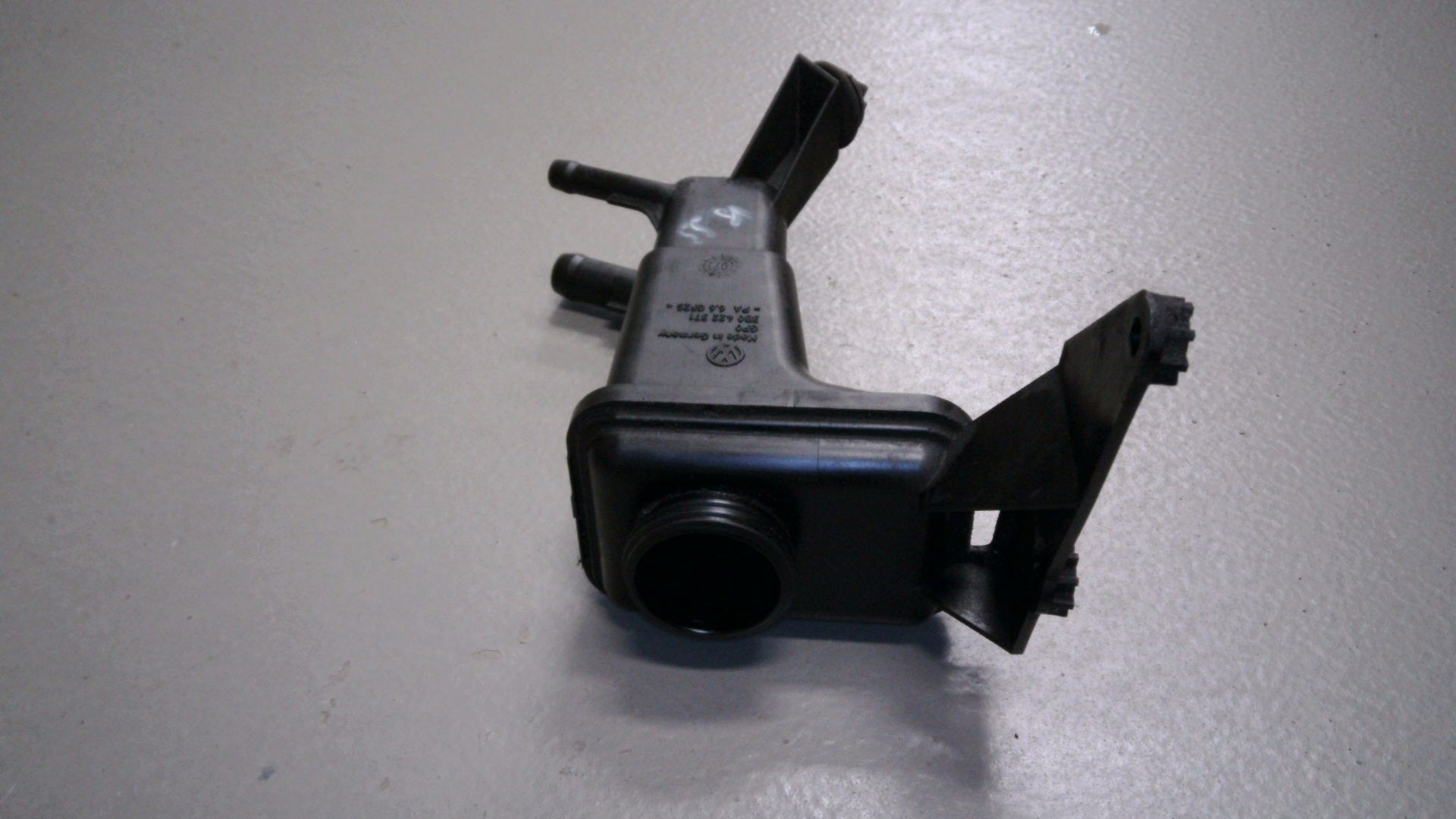 Ausgleichsbehälter Servopumpe