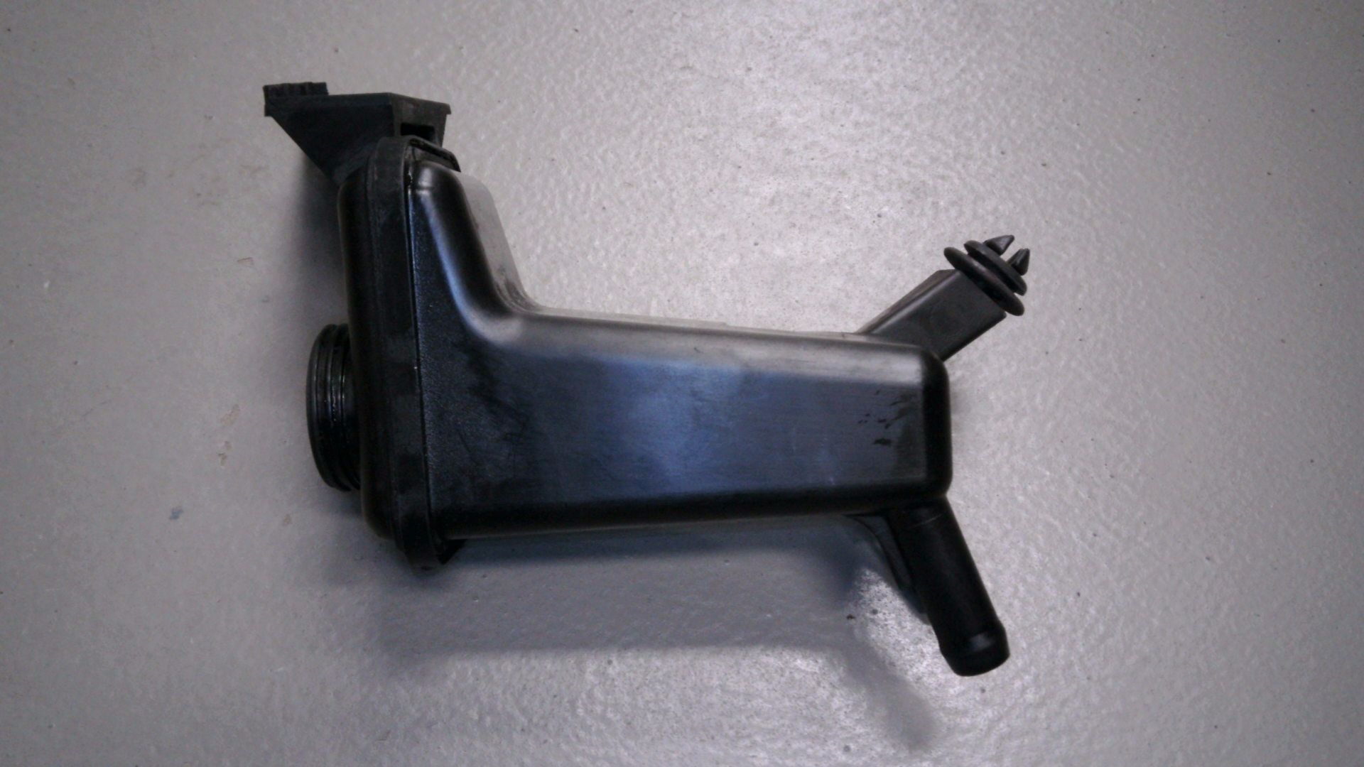 Ausgleichsbehälter Servopumpe