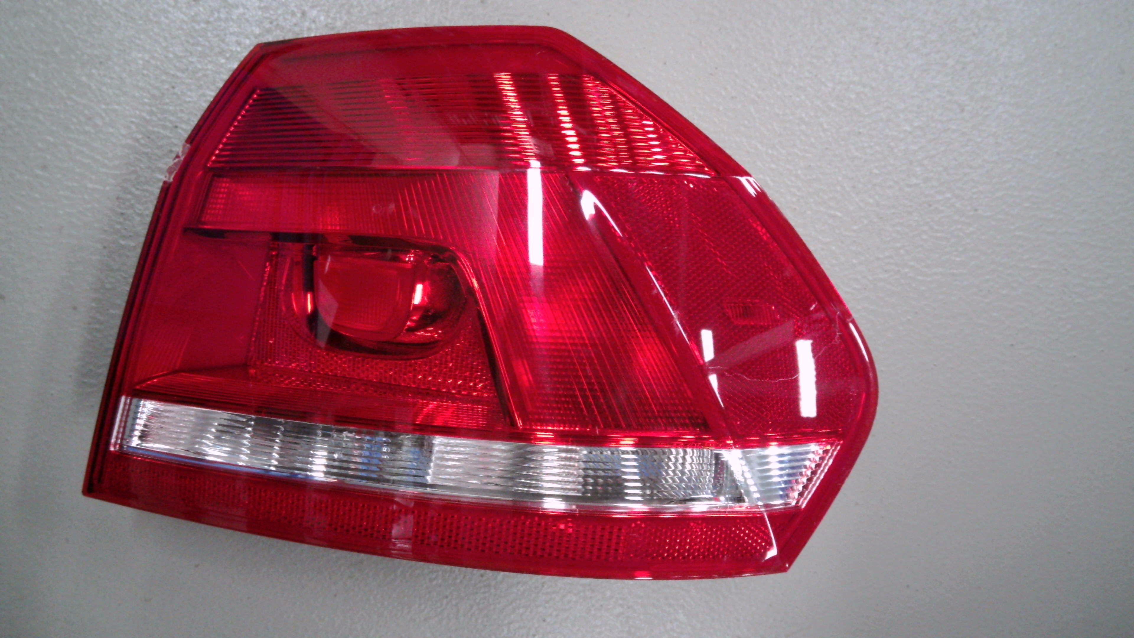 Heckleuchte aussen komplett Rechts