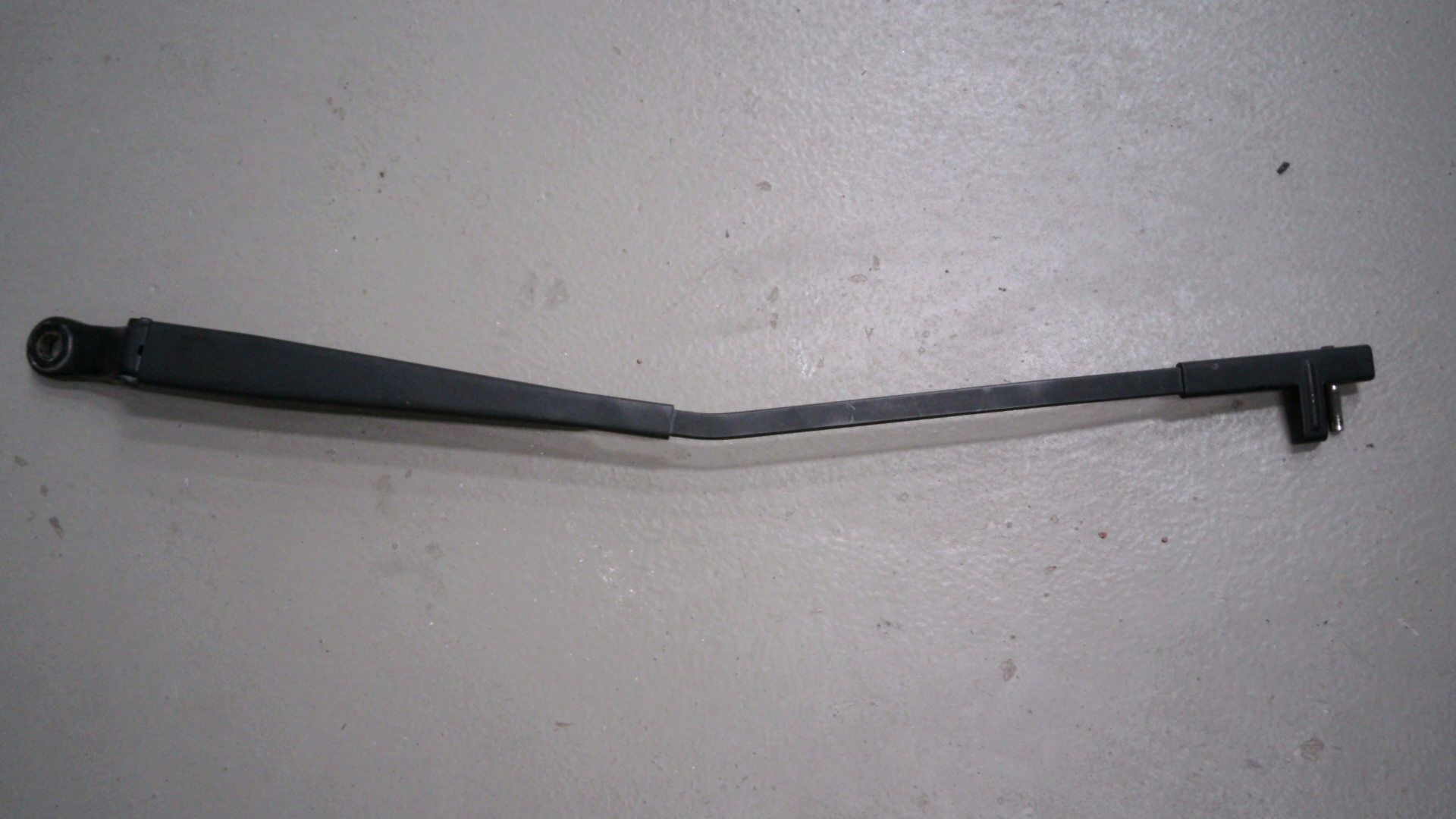 SCHEIBENWISCHERARM VORNE LINKS