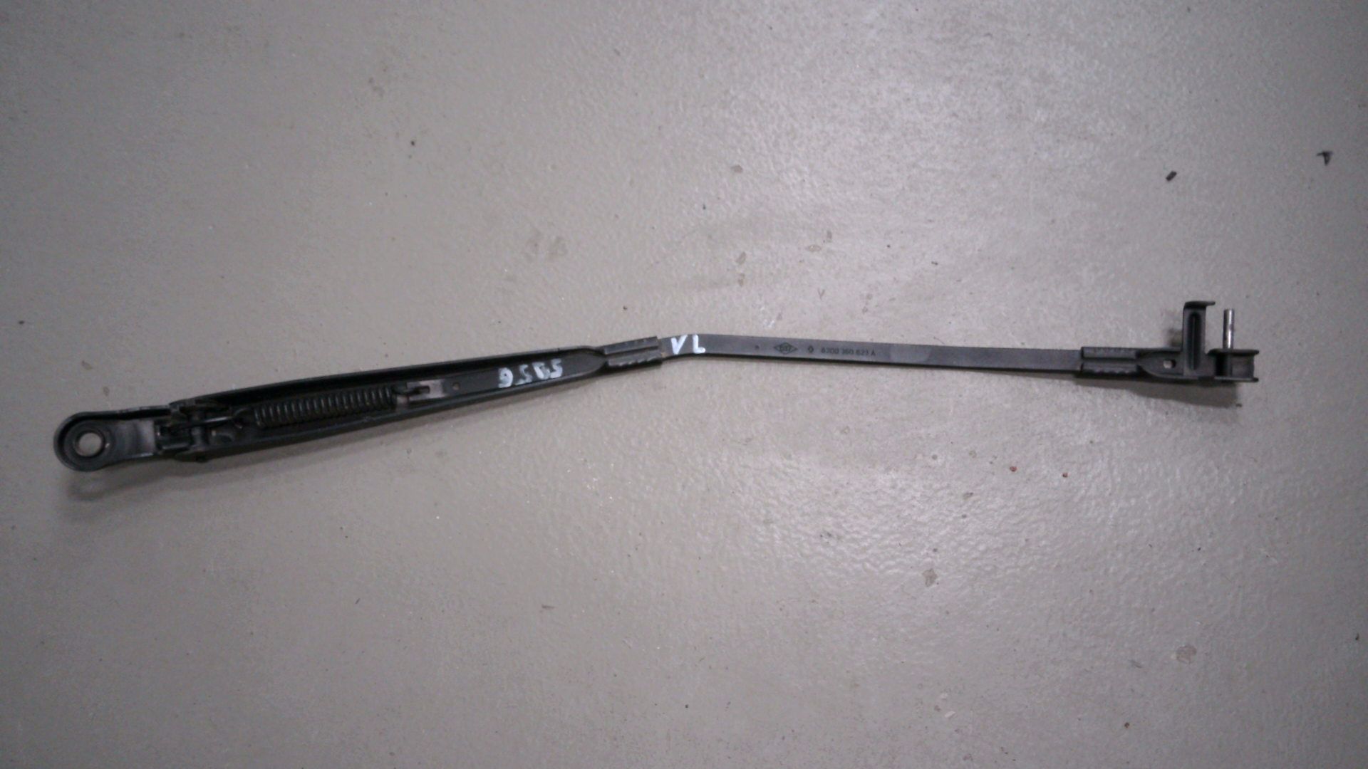 SCHEIBENWISCHERARM VORNE LINKS