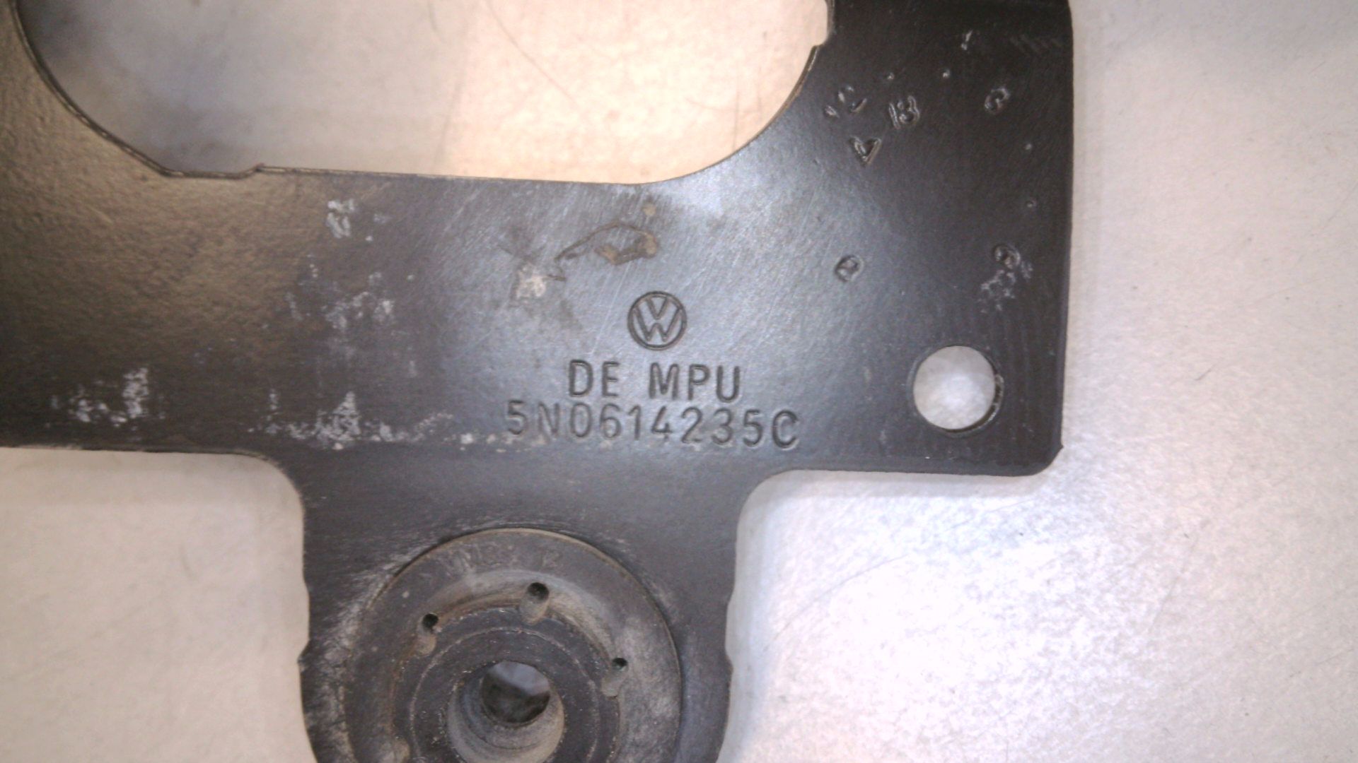 Halter Hauptbremsaggregat ABS