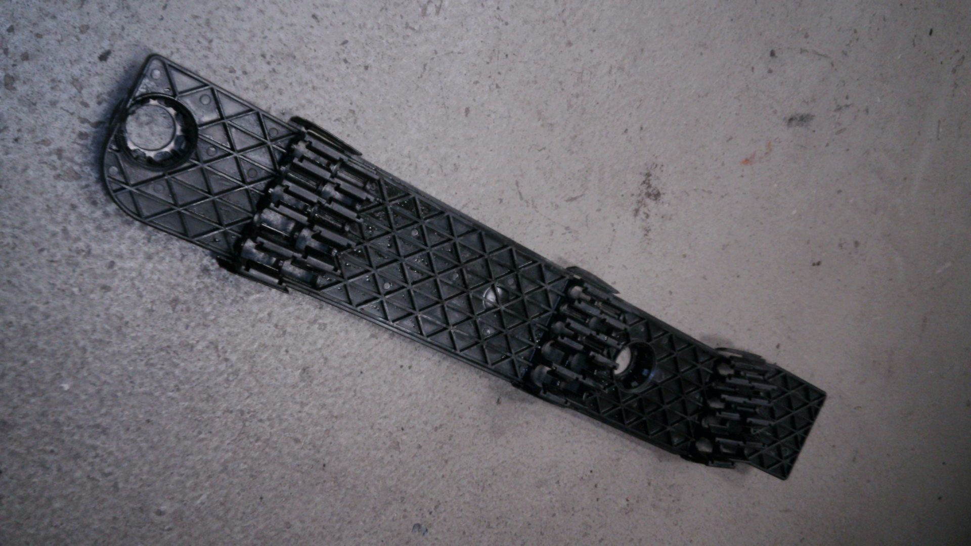 ABDECKUNG HALTER BREMSLEITUNG