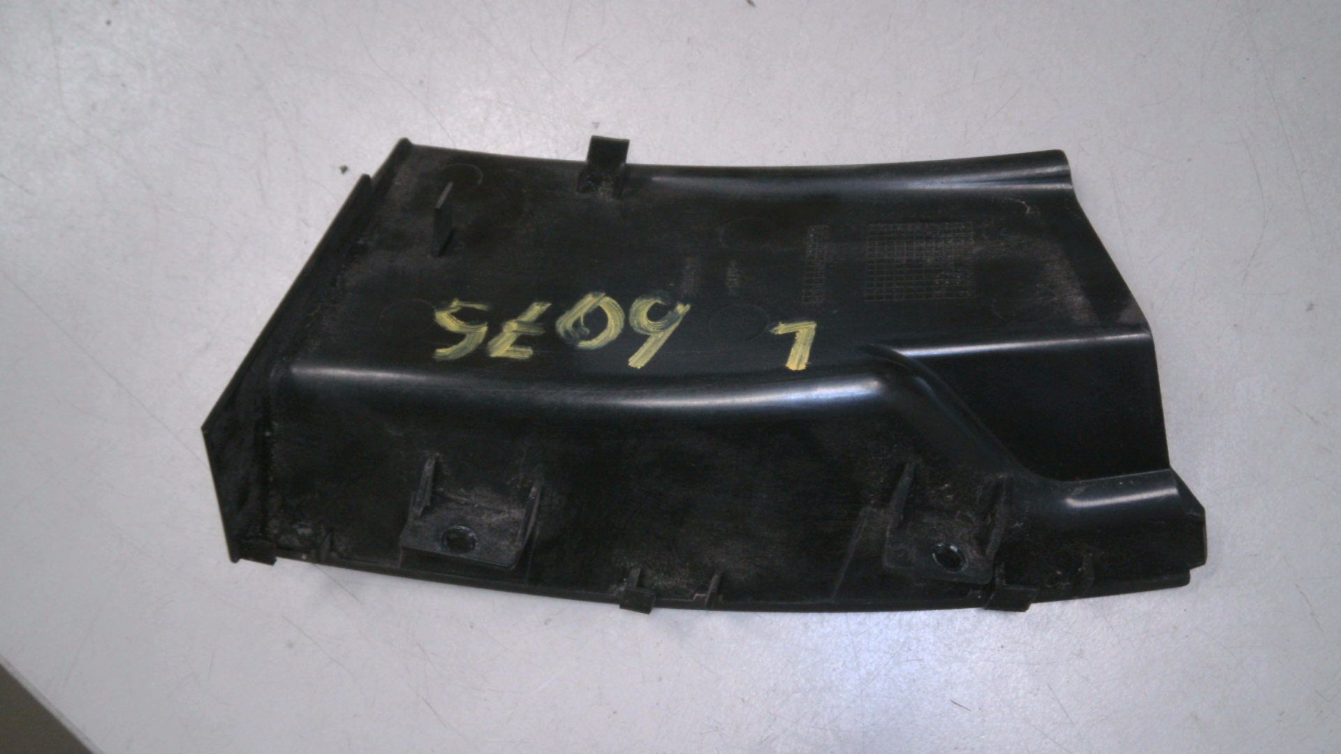 ABDECKUNG BLENDE RÜCKLEUCHTE Links