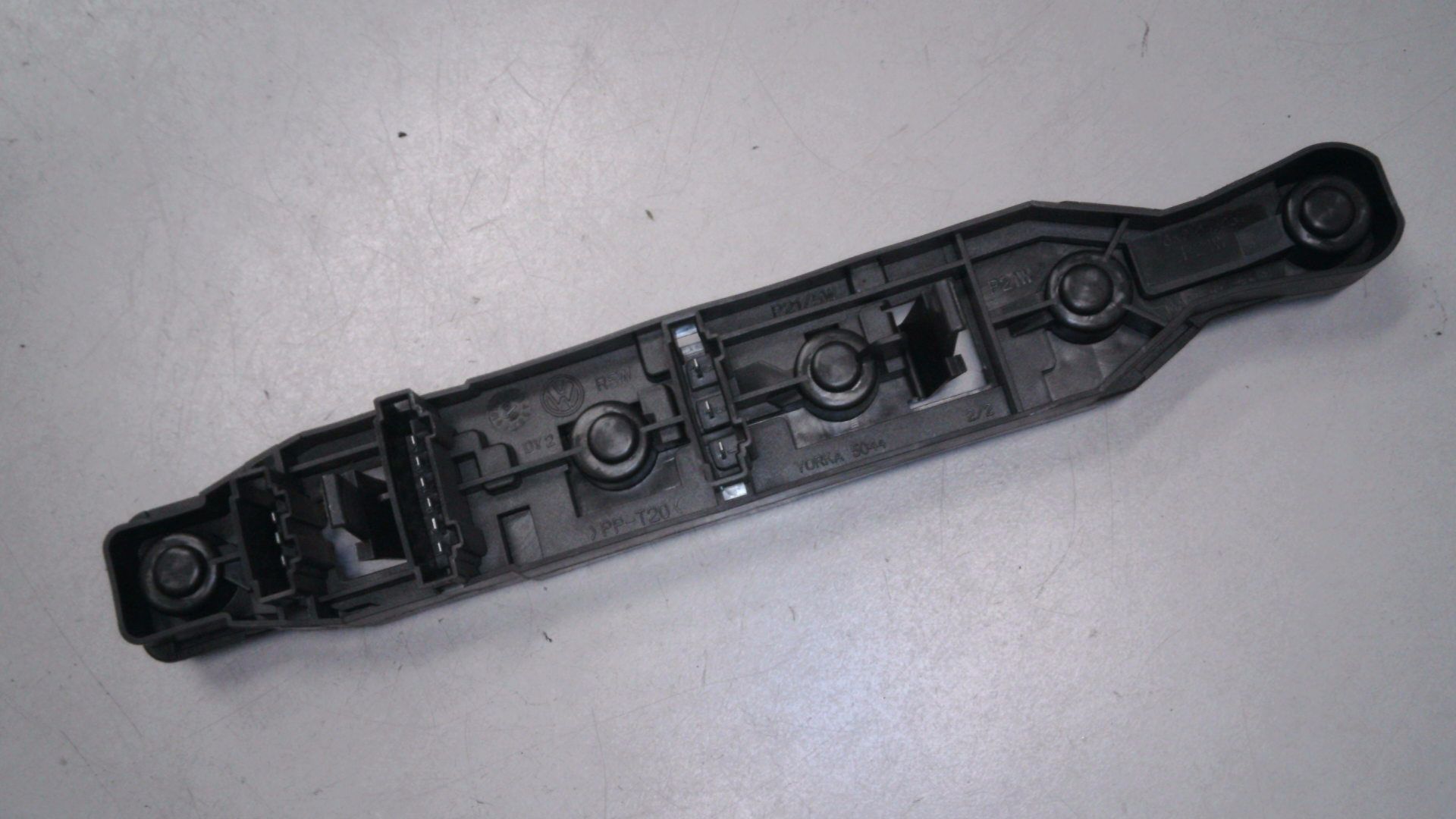 LAMPENTRÄGER RÜCKLEUCHTE Links