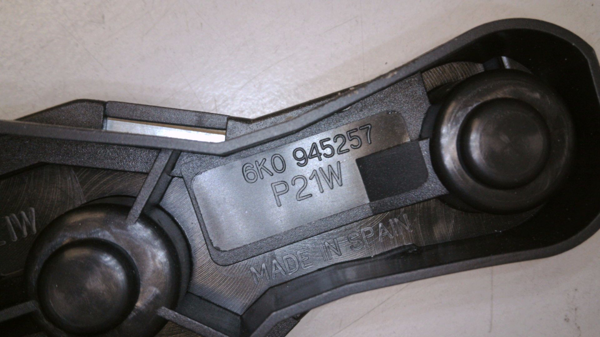 LAMPENTRÄGER RÜCKLEUCHTE Links