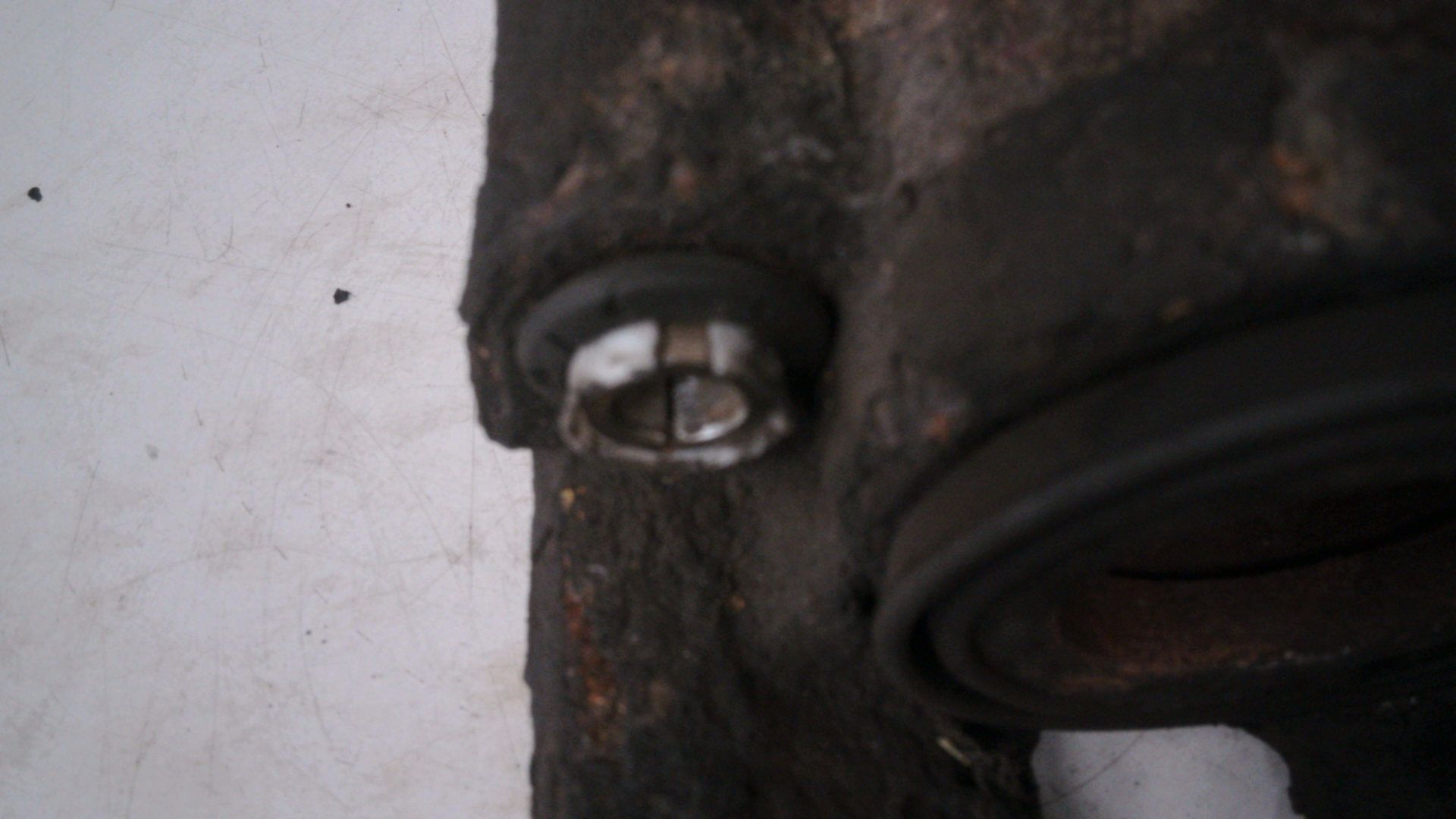 Bremssattel vorne links