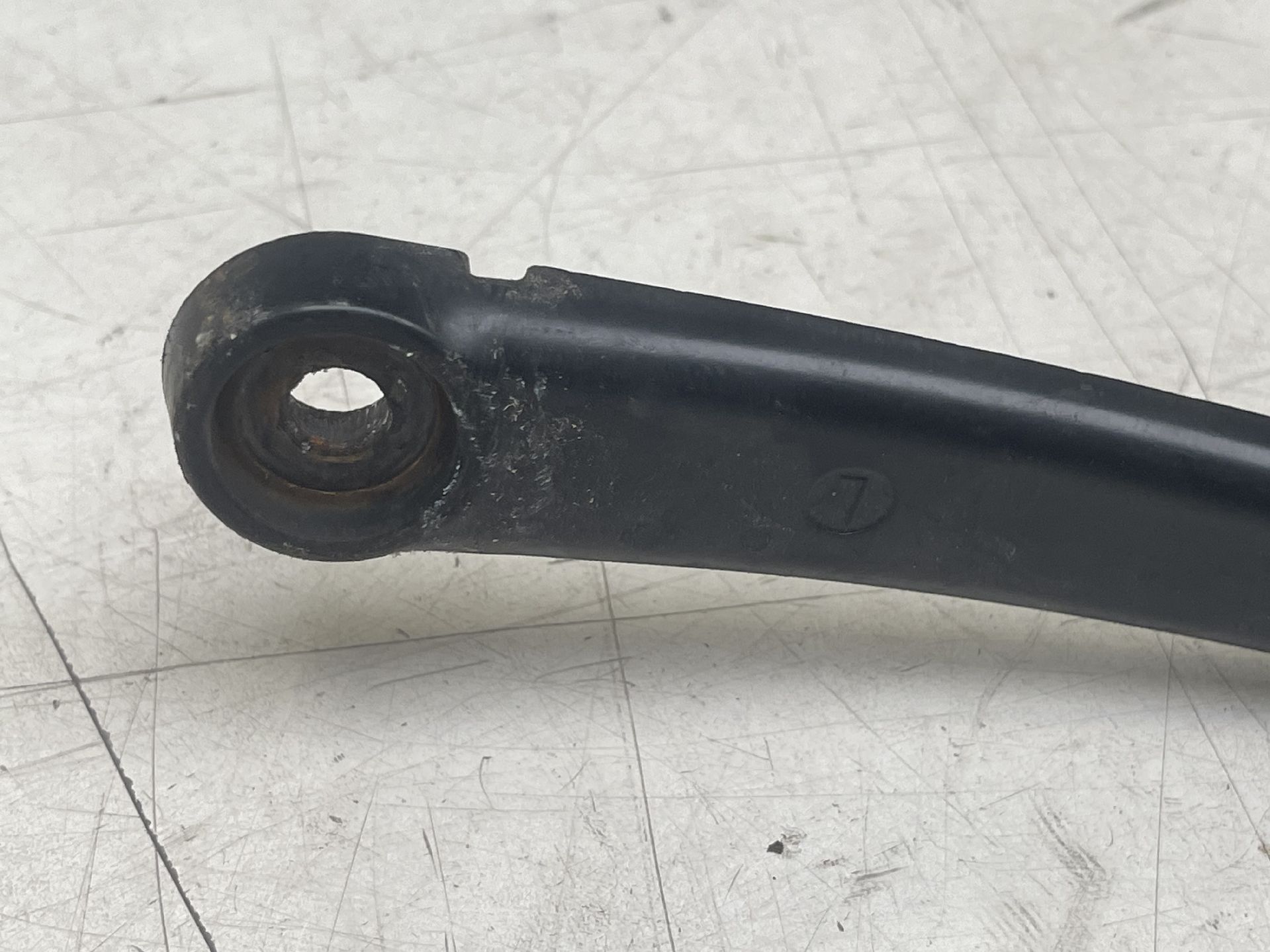 Scheibenwischerarm Links