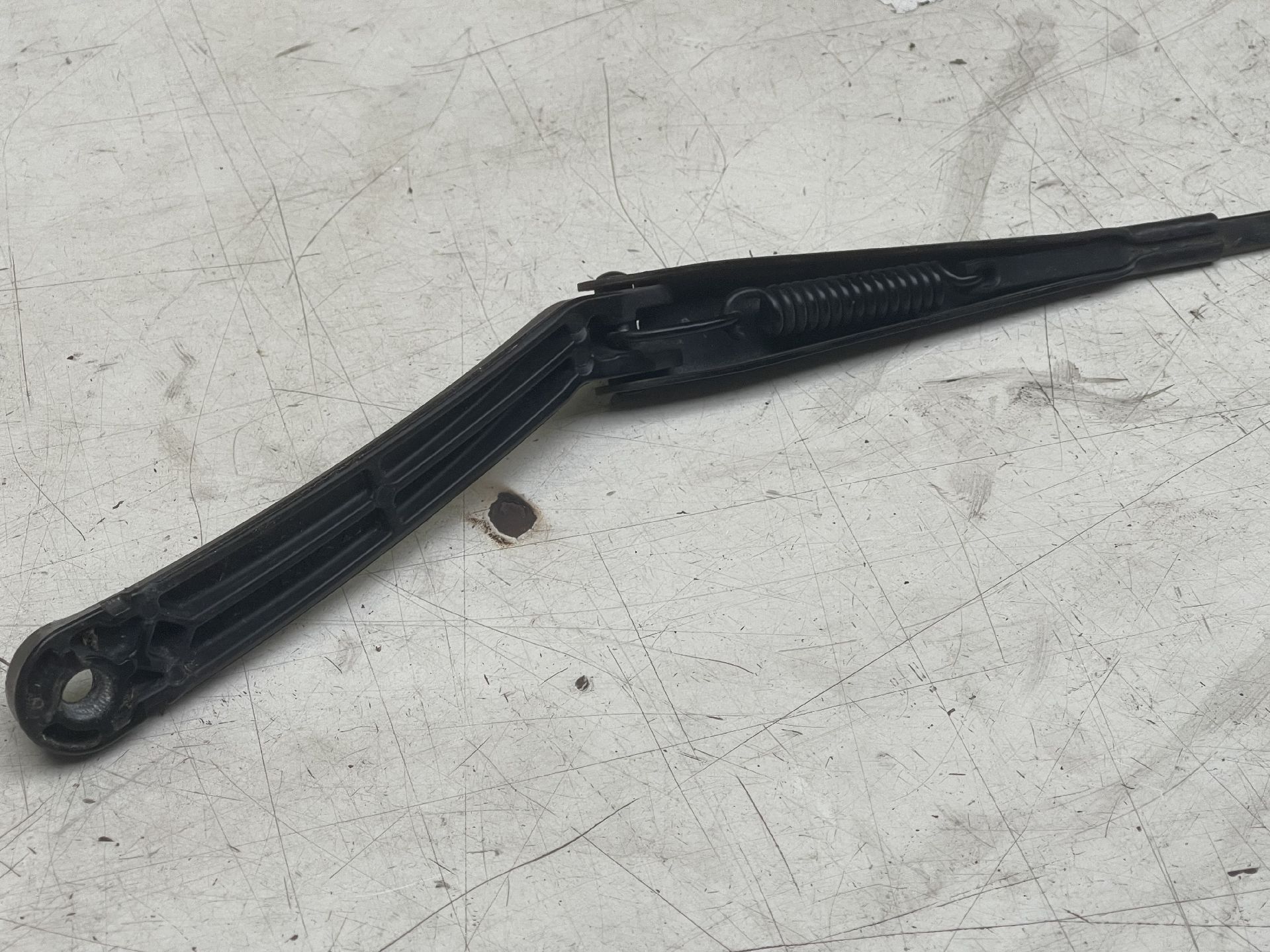 Scheibenwischerarm Links