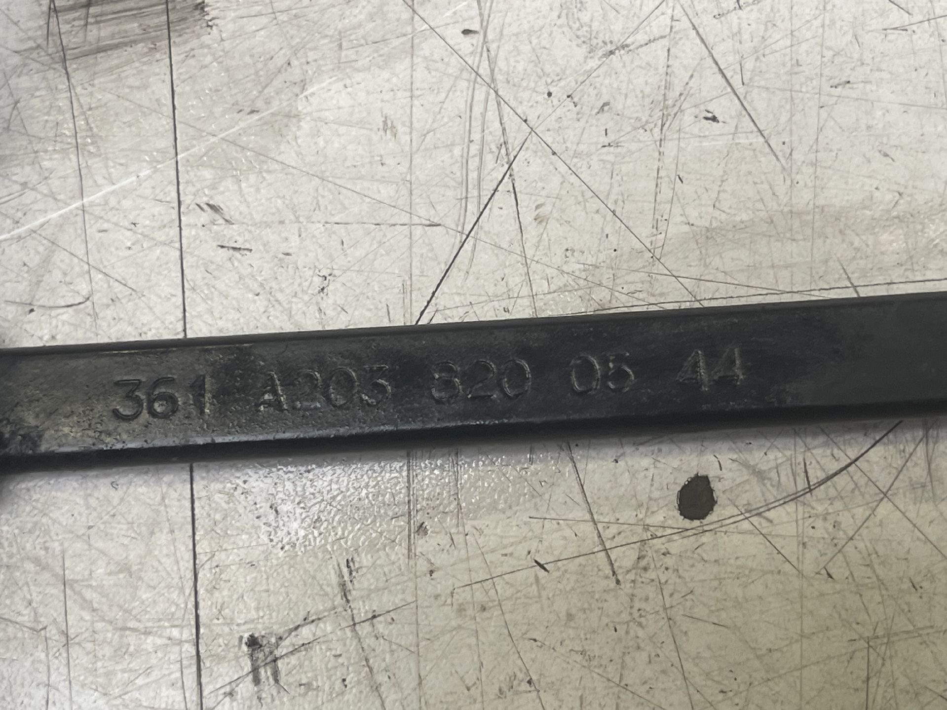 Scheibenwischerarm Links