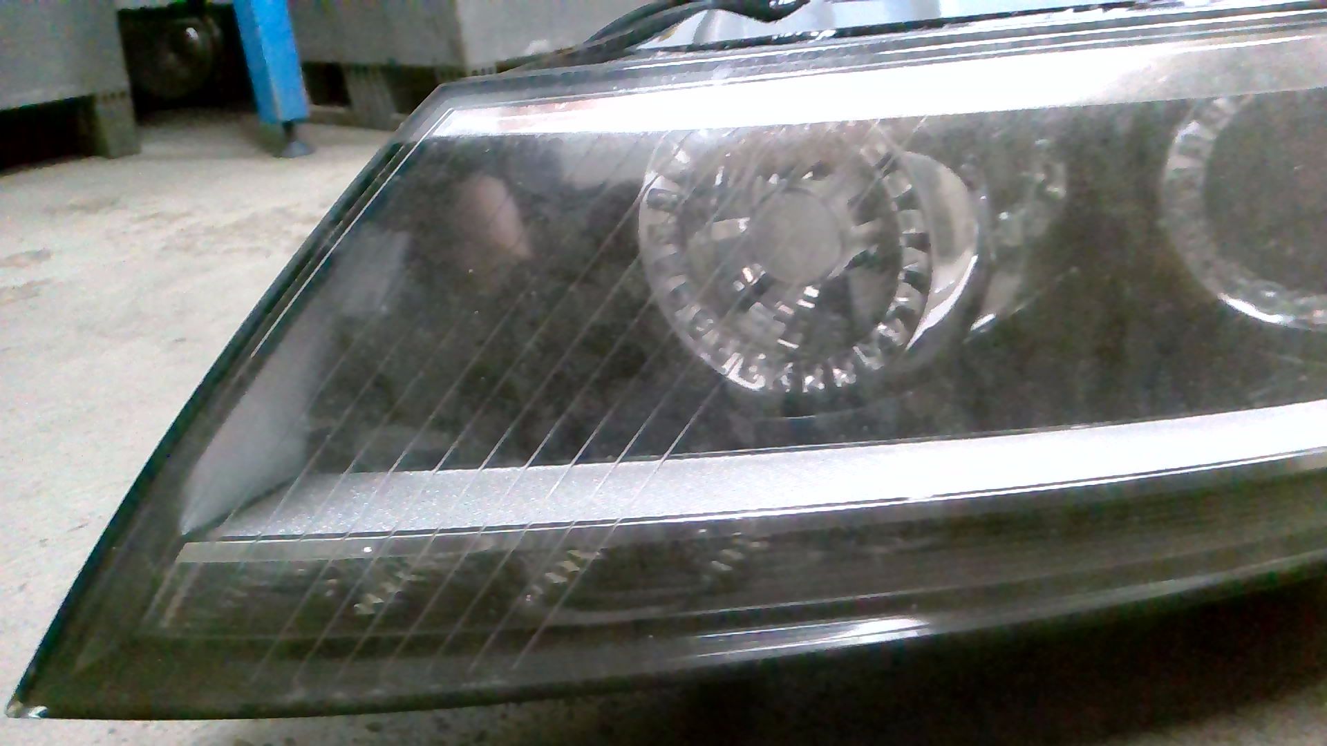 XENON LED SCHEINWERFER LINKS