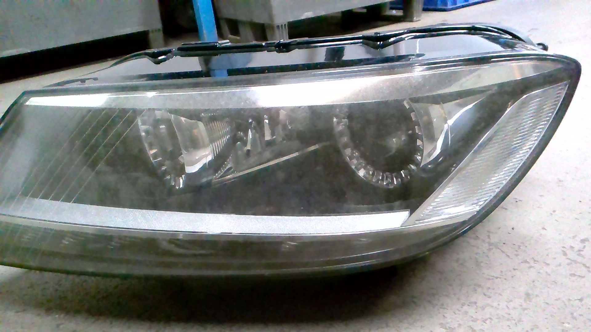 XENON LED SCHEINWERFER LINKS