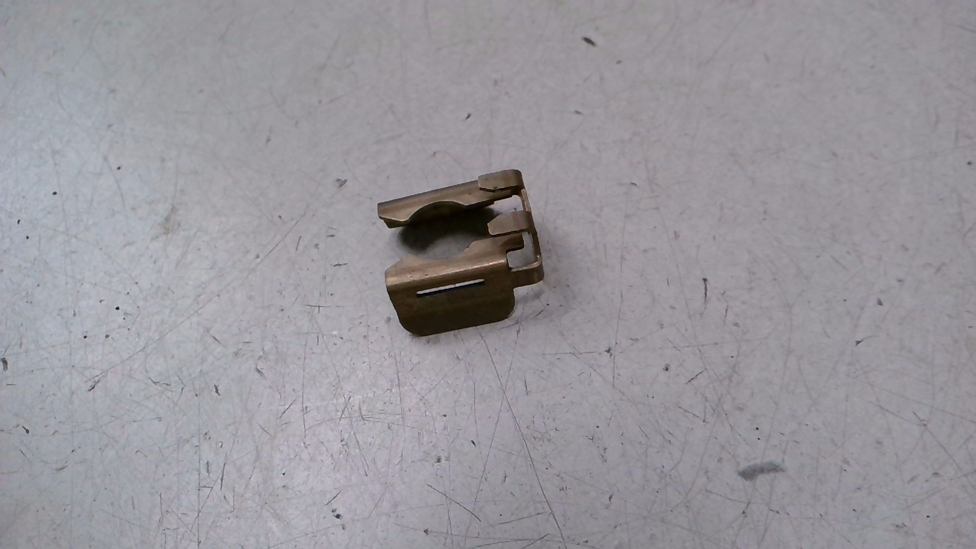 1 Stk HALTEKLAMMER HALTER HALTERUNG Einspritzventil