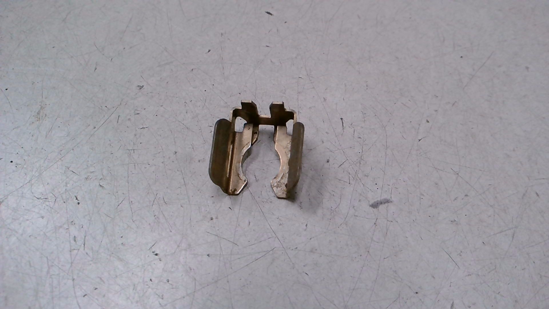 1 Stk HALTEKLAMMER HALTER HALTERUNG Einspritzventil