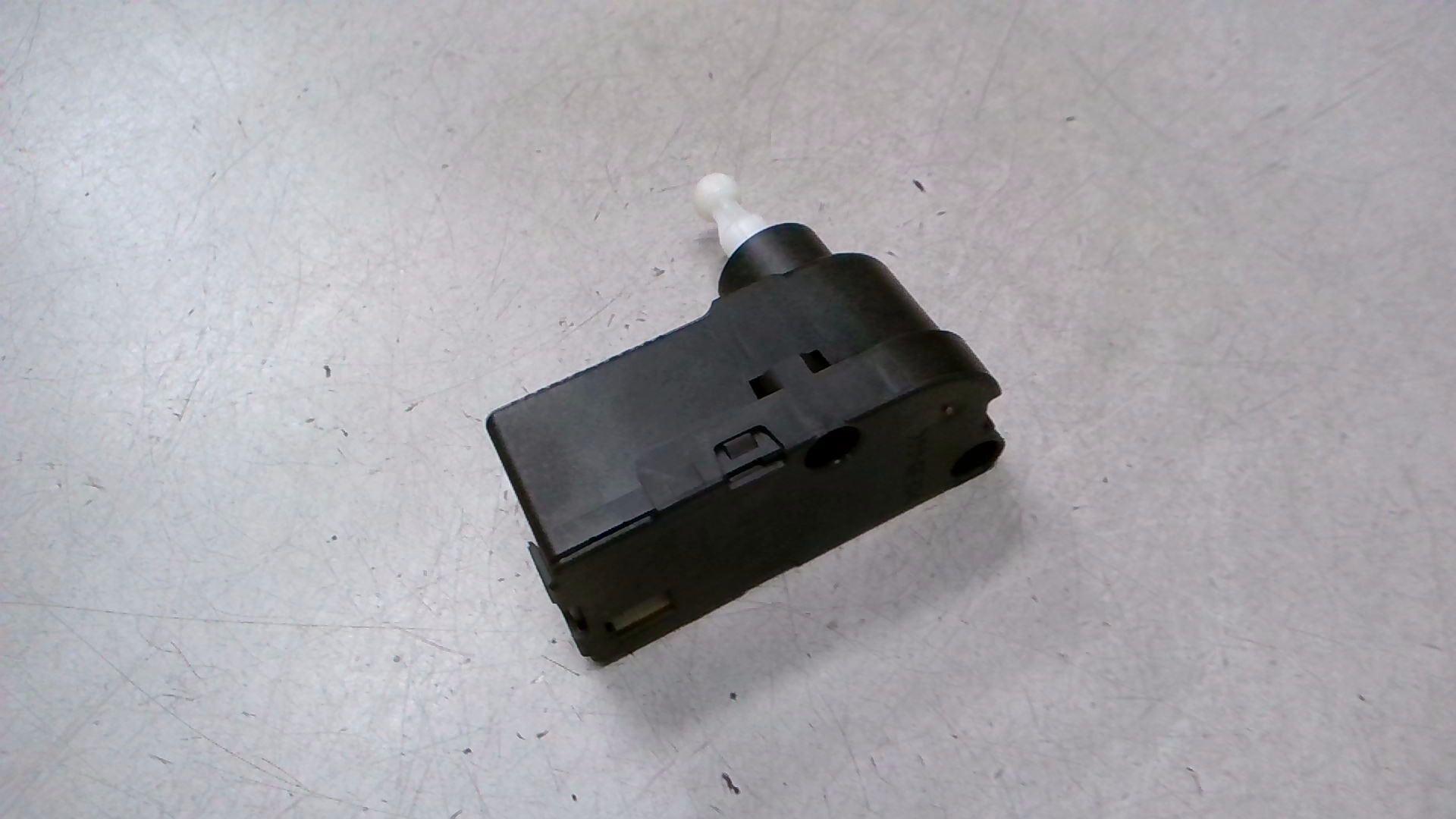 STELLMOTOR LWR SCHEINWERFER LINKS / RECHTS