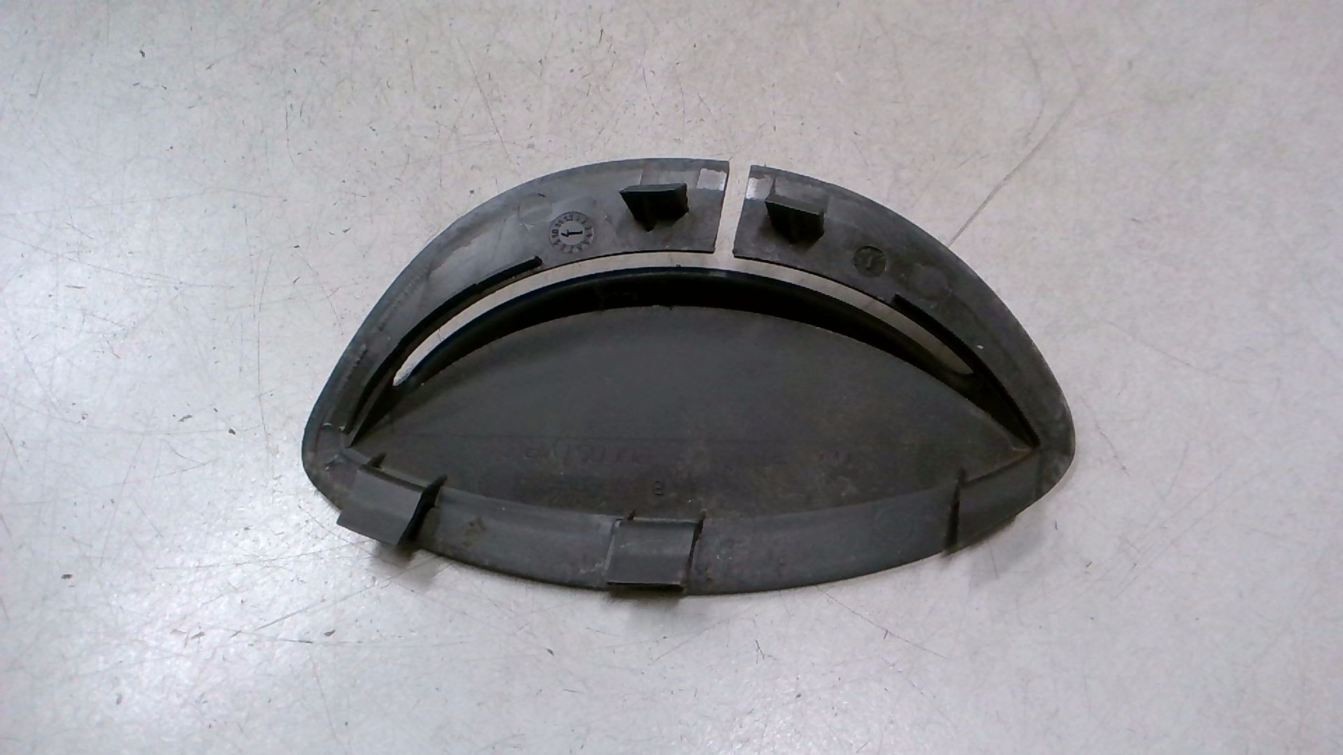 GURTFÜHRUNG VERKLEIDUNG Mittelsäule unten Links