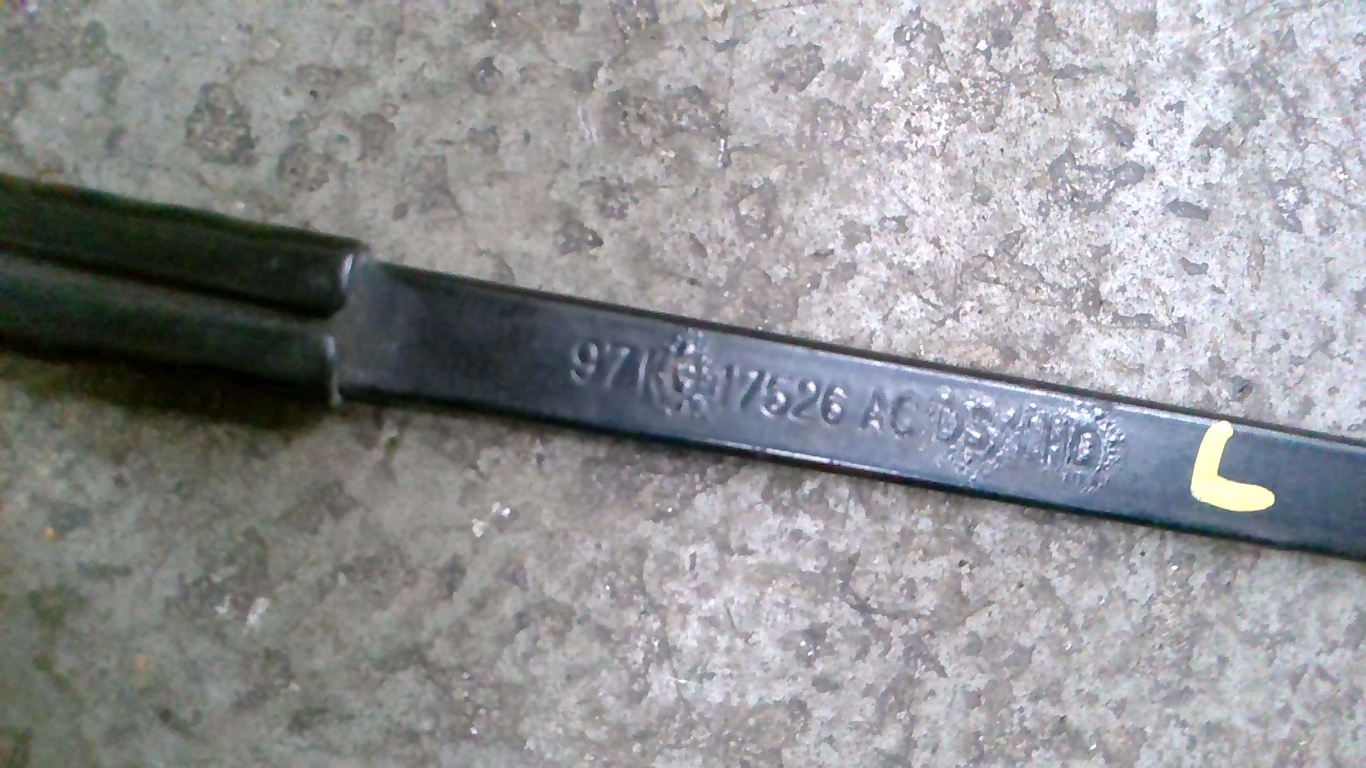 Scheibenwischerarm Links