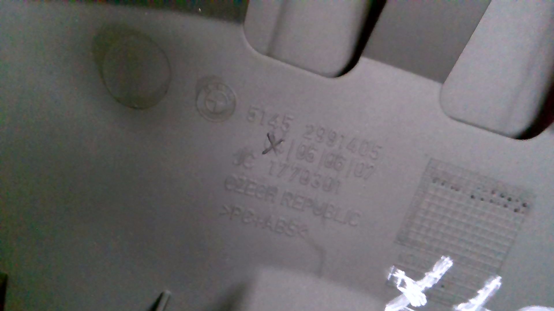 RAHMEN VERKLEIDUNG TACHOMETER