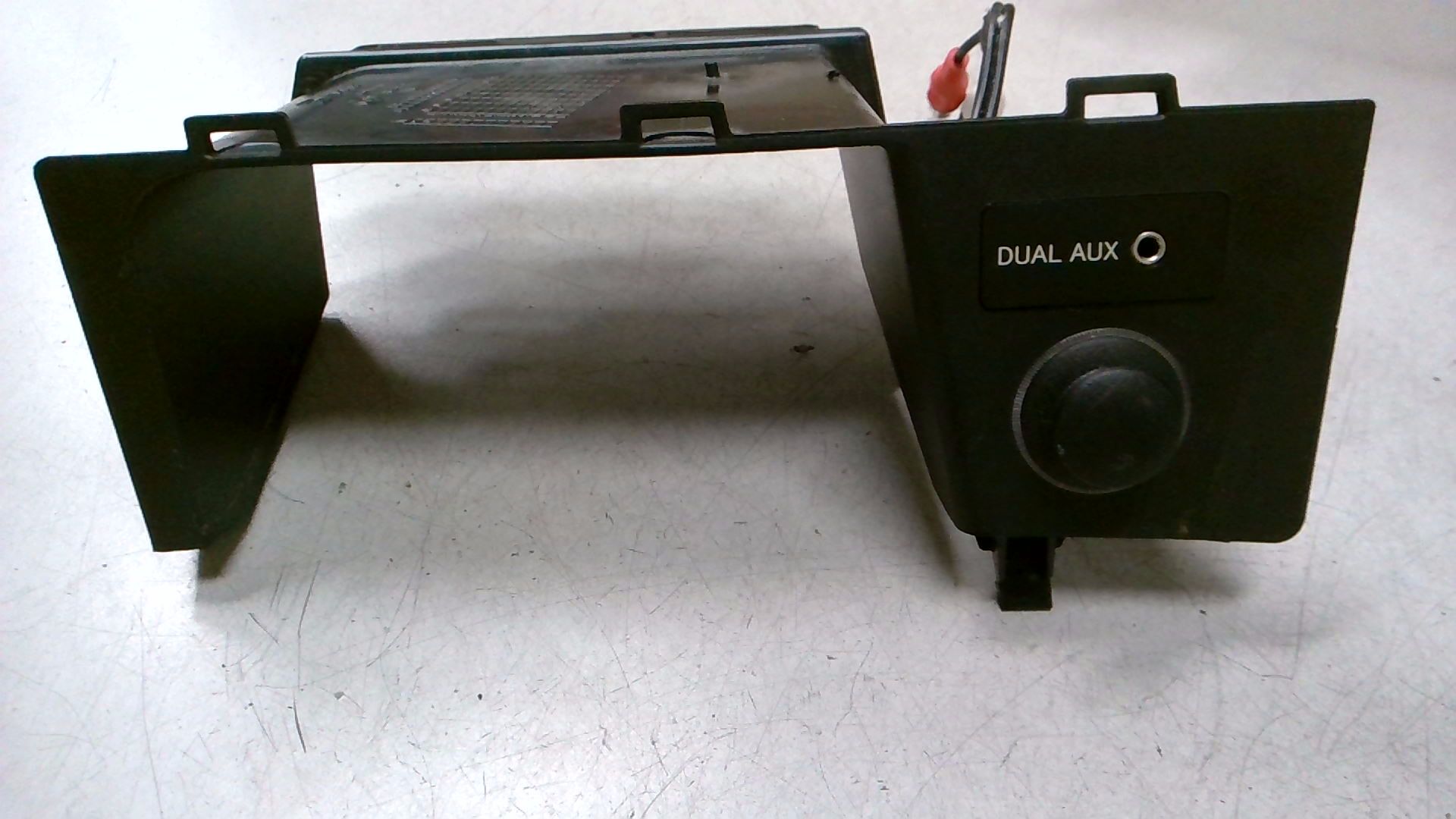 AUX STECKER & VERKLEIDUNG AUS RECHTSLENKER-FAHRZEUG!