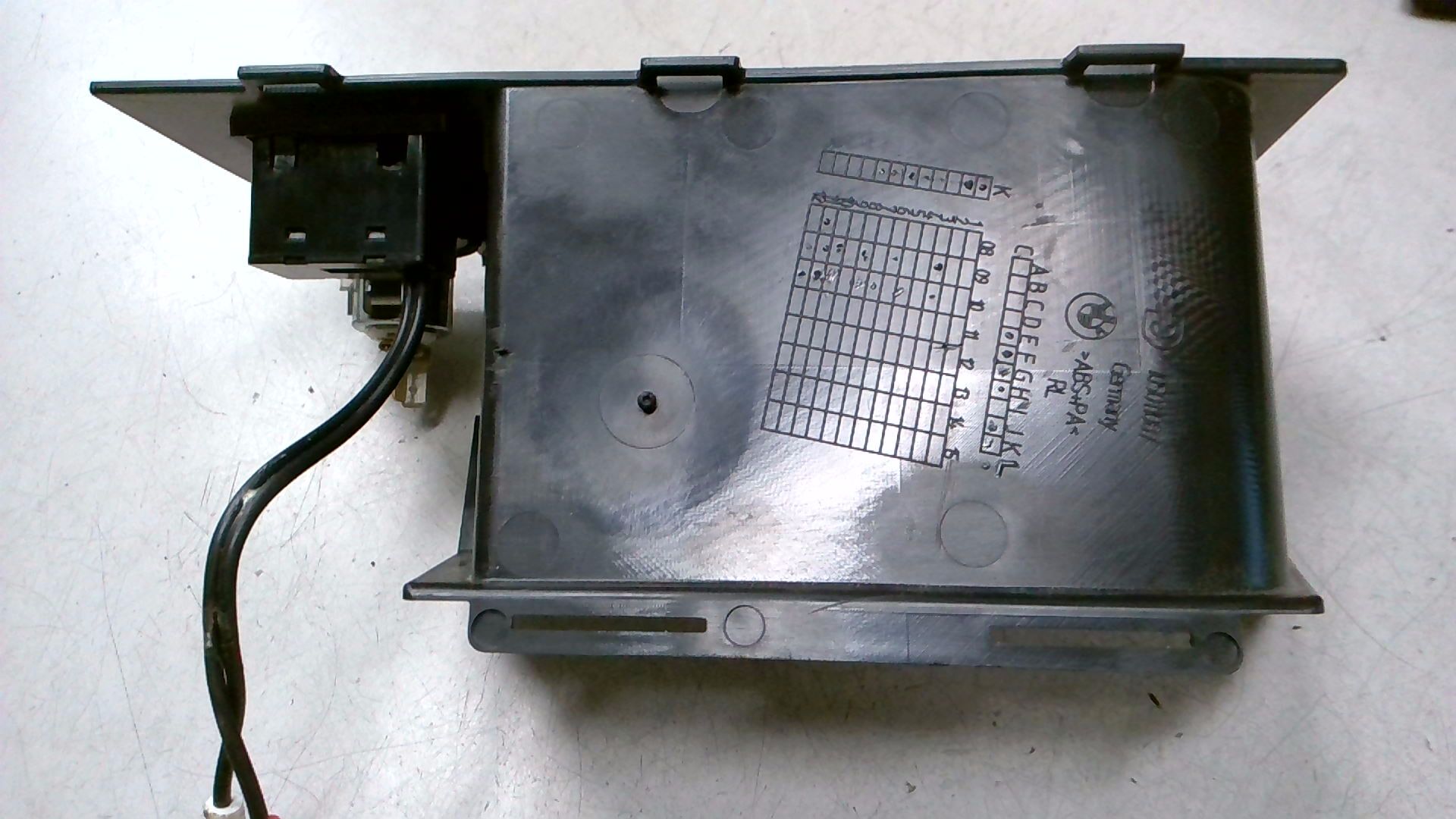 AUX STECKER & VERKLEIDUNG AUS RECHTSLENKER-FAHRZEUG!