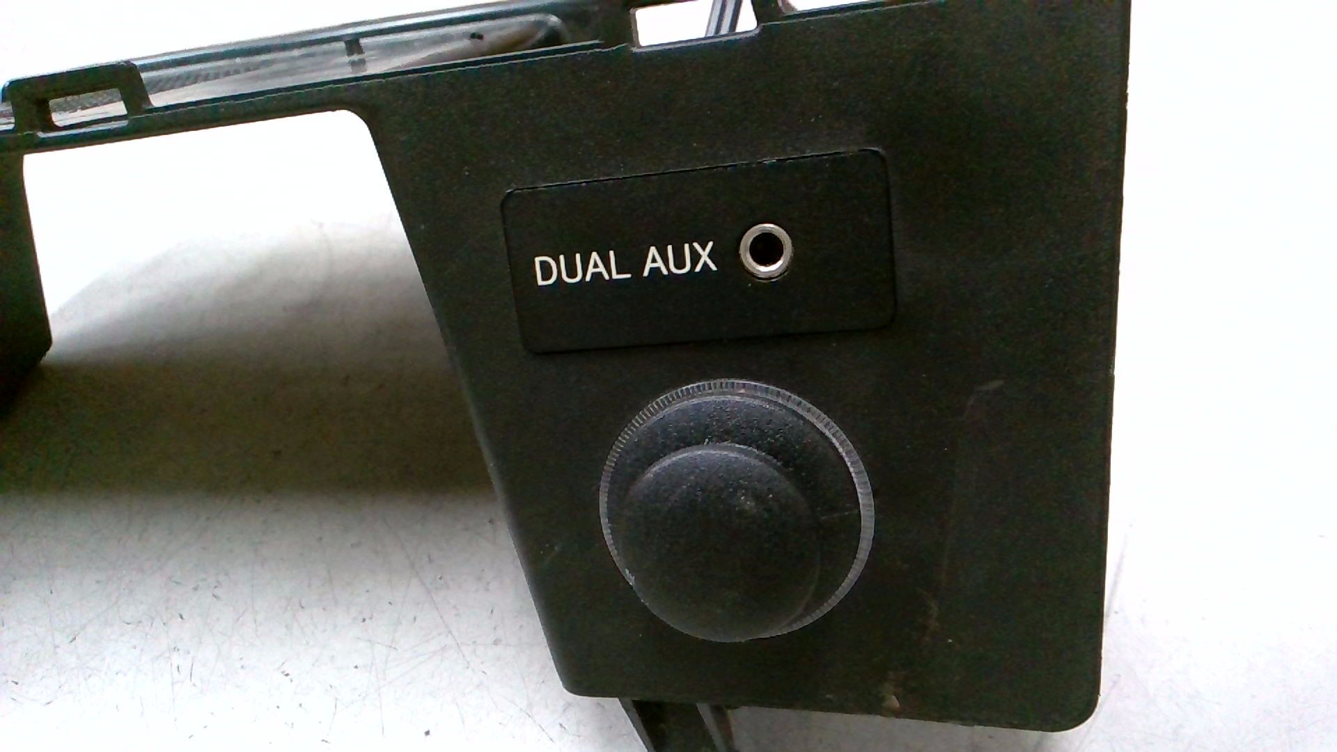 AUX STECKER & VERKLEIDUNG AUS RECHTSLENKER-FAHRZEUG!