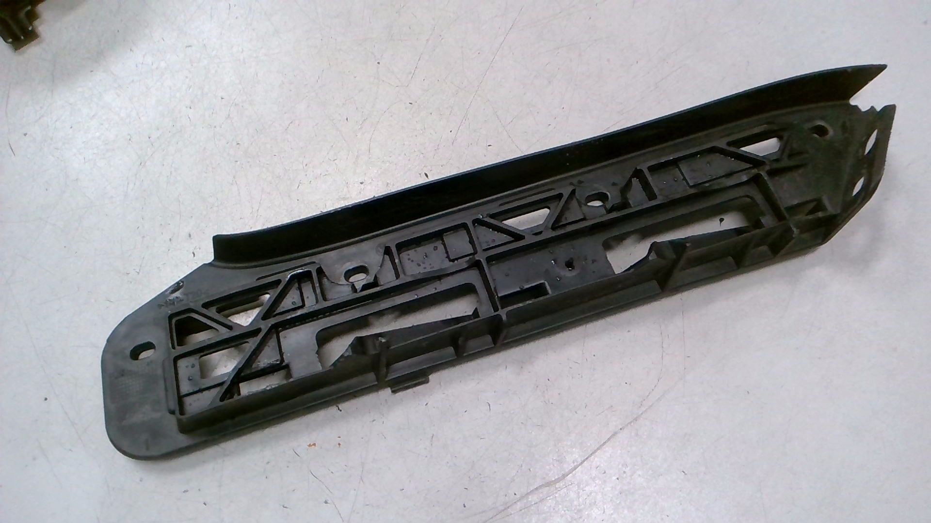 Halter TRÄGER STOßSTANGE VORNE seitlich Links