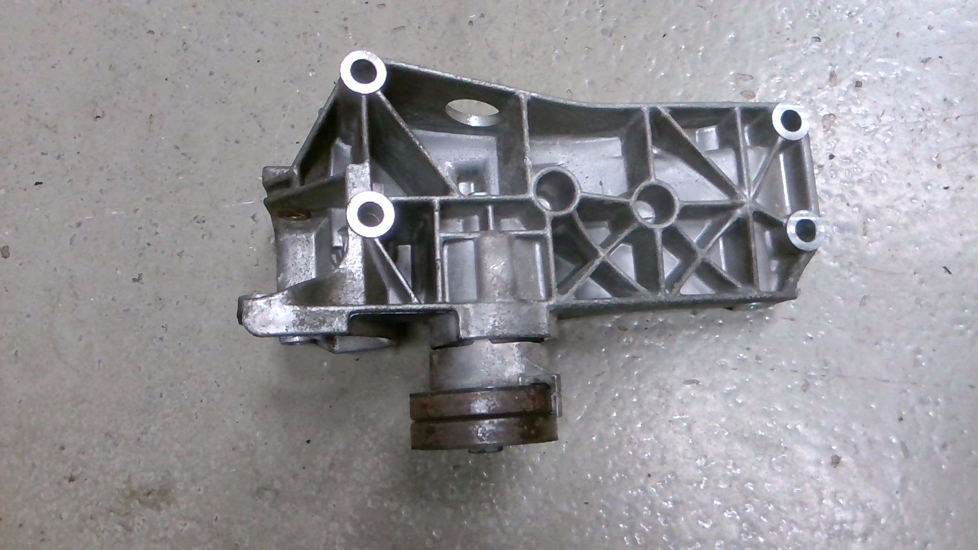 Träger Lichtmaschine AGGREGATETRÄGER