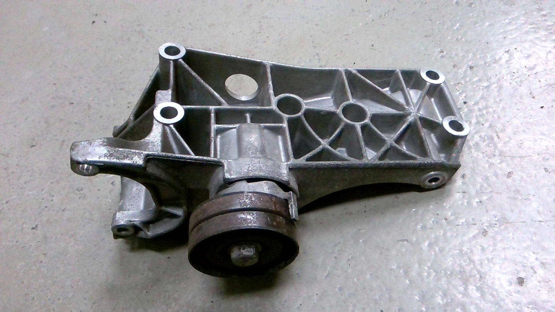 Träger Lichtmaschine AGGREGATETRÄGER