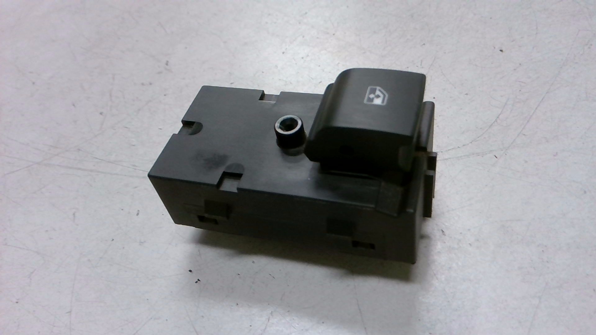 Schalter FENSTERHEBER (Tür hinten) Links