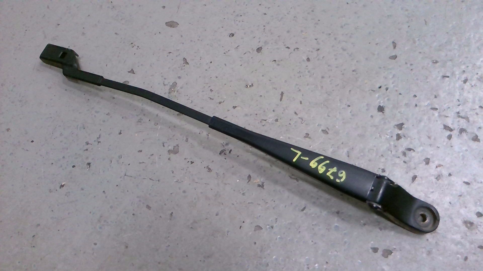 Scheibenwischerarm Links