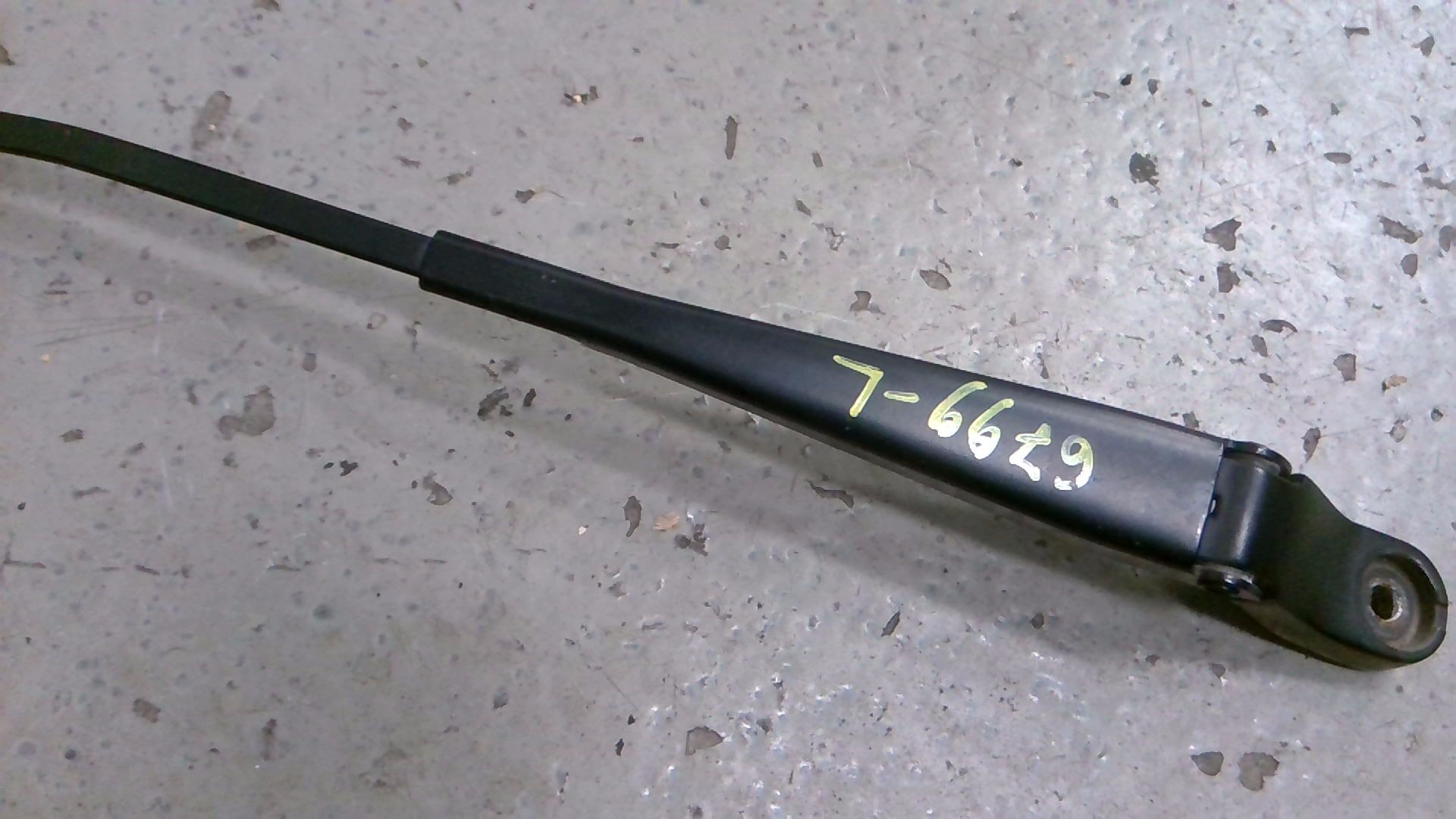 Scheibenwischerarm Links